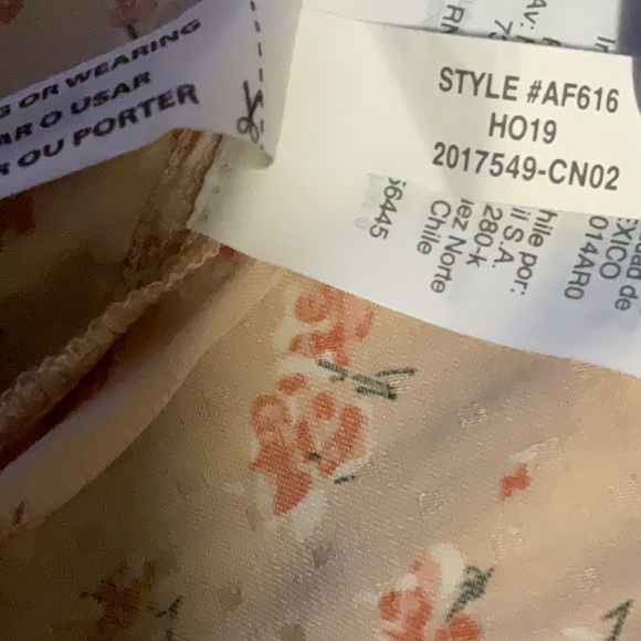 Madewell Satin Puff Sleeve V-Neck Top in Baby Breath Size XS - Picture 9 of 14